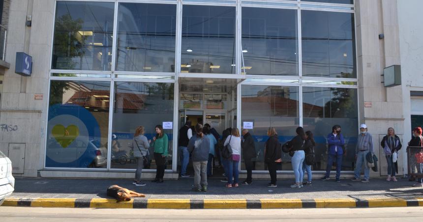 Despiden a 320 trabajadores de Anses durante la madrugada