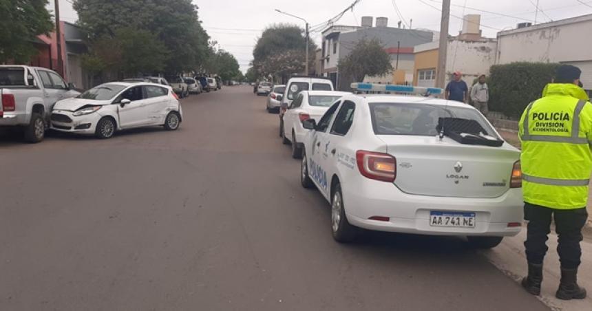 Triple choque en Alberdi y Leguizamoacuten