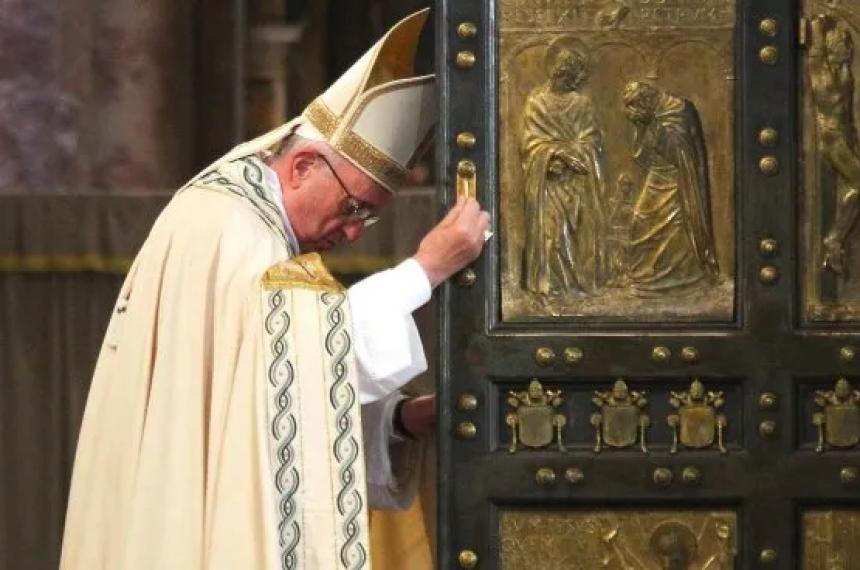 El papa Francisco inauguroacute la agenda navidentildea con la apertura de la Puerta Santa