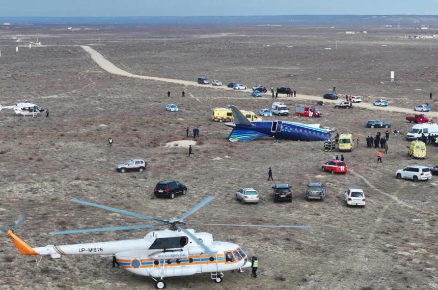 Se estrelloacute un avioacuten de pasajeros de Azerbaijan Airlines en Kazajistaacuten