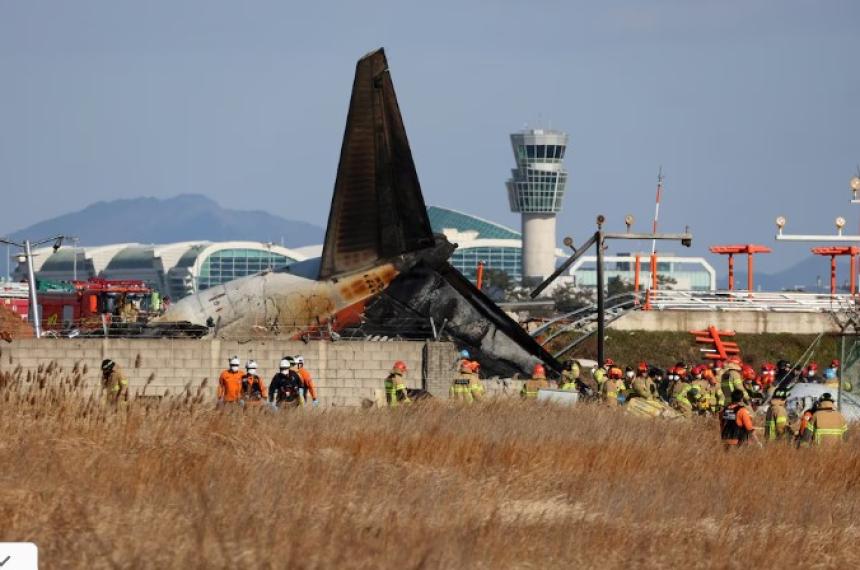 Un avioacuten de Jeju Air en Corea del Sur se despistoacute se incendioacute y causoacute al menos 176 muertos