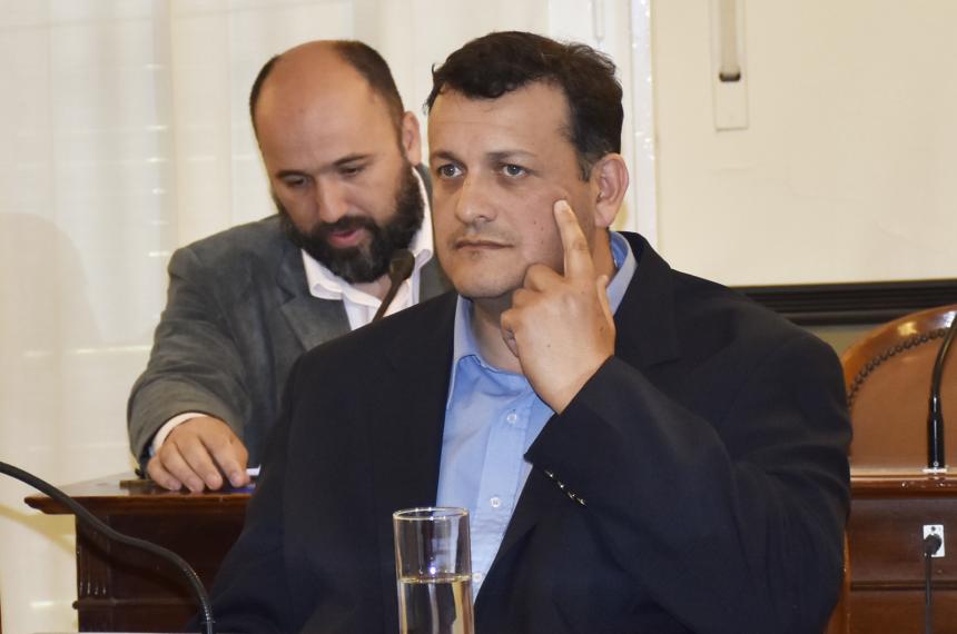 Curciarello deberiacutea enfocarse en explicar su incoherente trayectoria