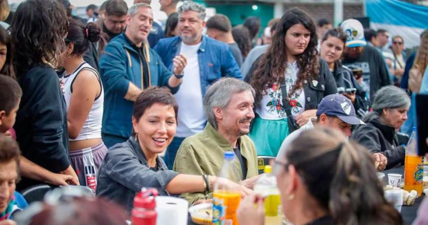 Cristina 2025- Maacuteximo Kirchner y Mayra Mendoza encabezaron un acto con guintildeos a la candidatura de CFK
